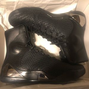 Kobe XI High KRM EXT QS